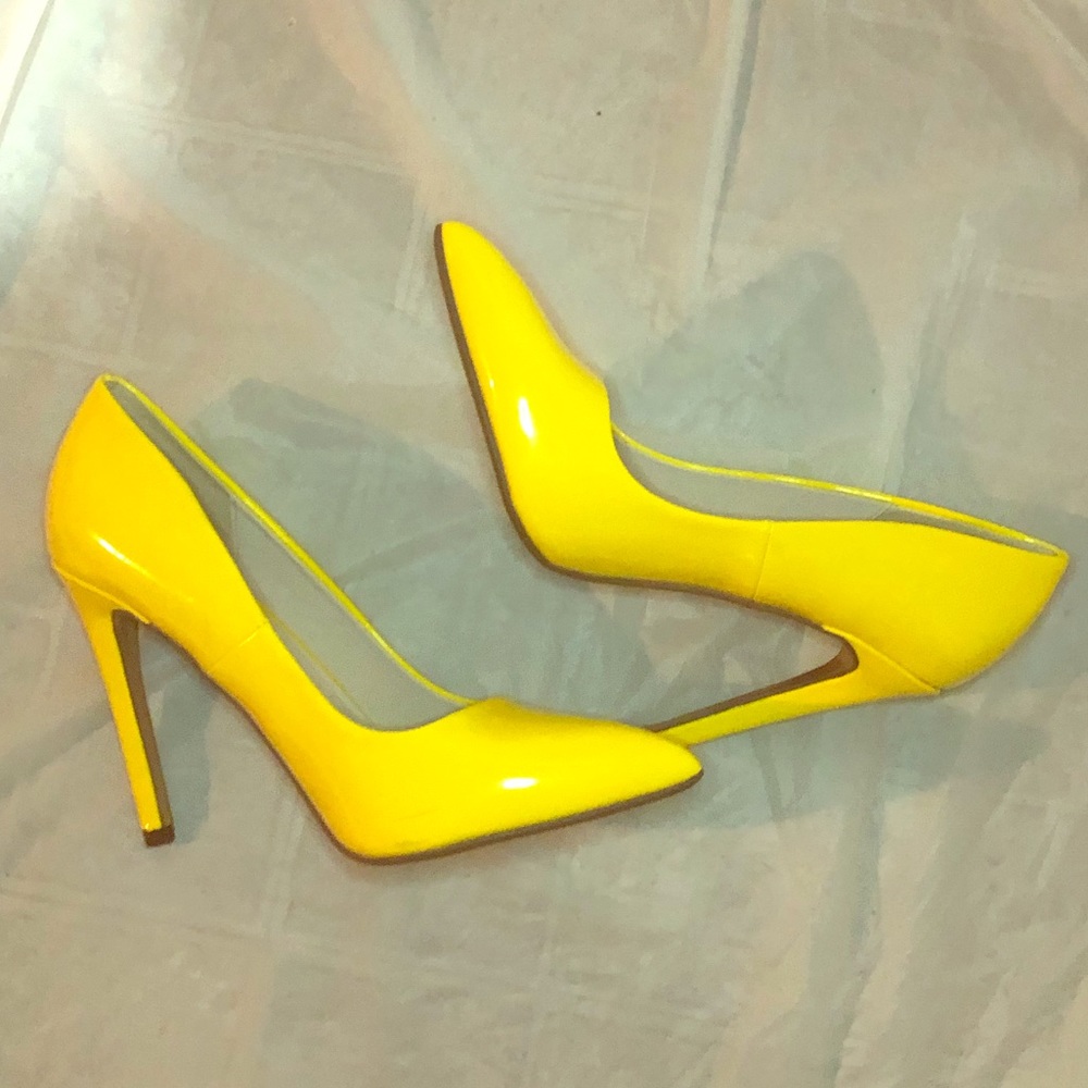 Yellow patent pumps sz 8 1/2